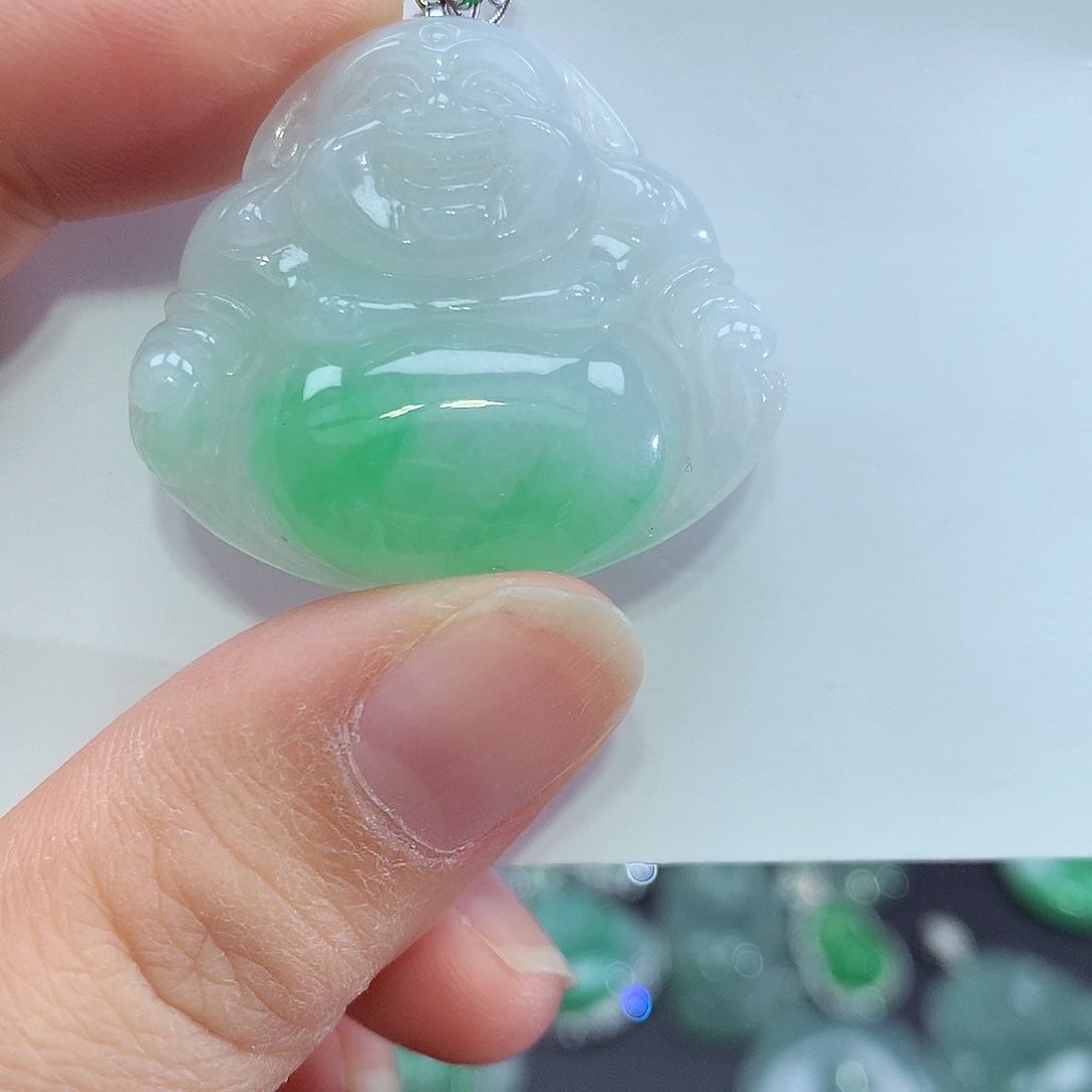 翡翠18K金镶嵌颈饰佛