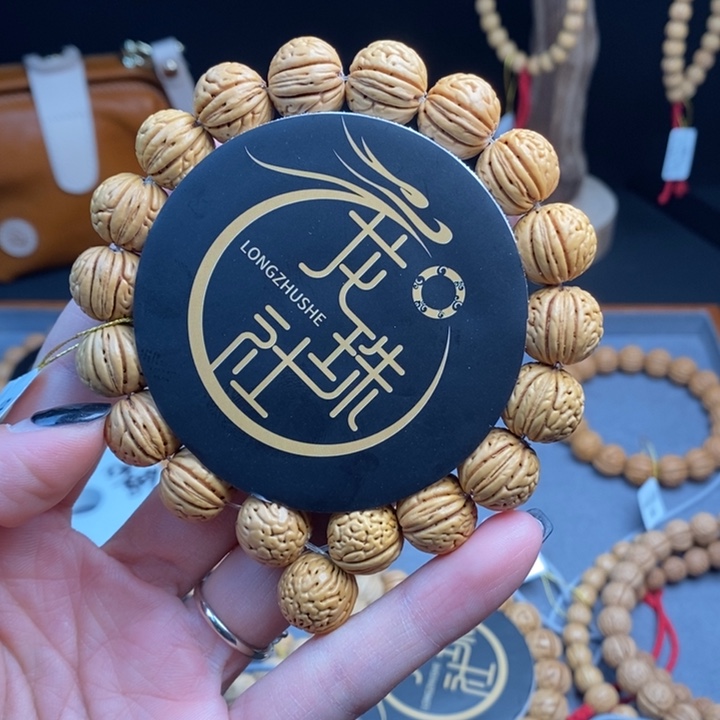 手串桃核荔枝13.5s （尺寸误差0.5之间）