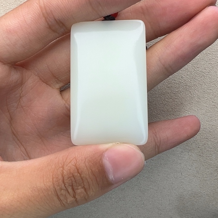 和田玉颈饰未镶嵌拉**卡