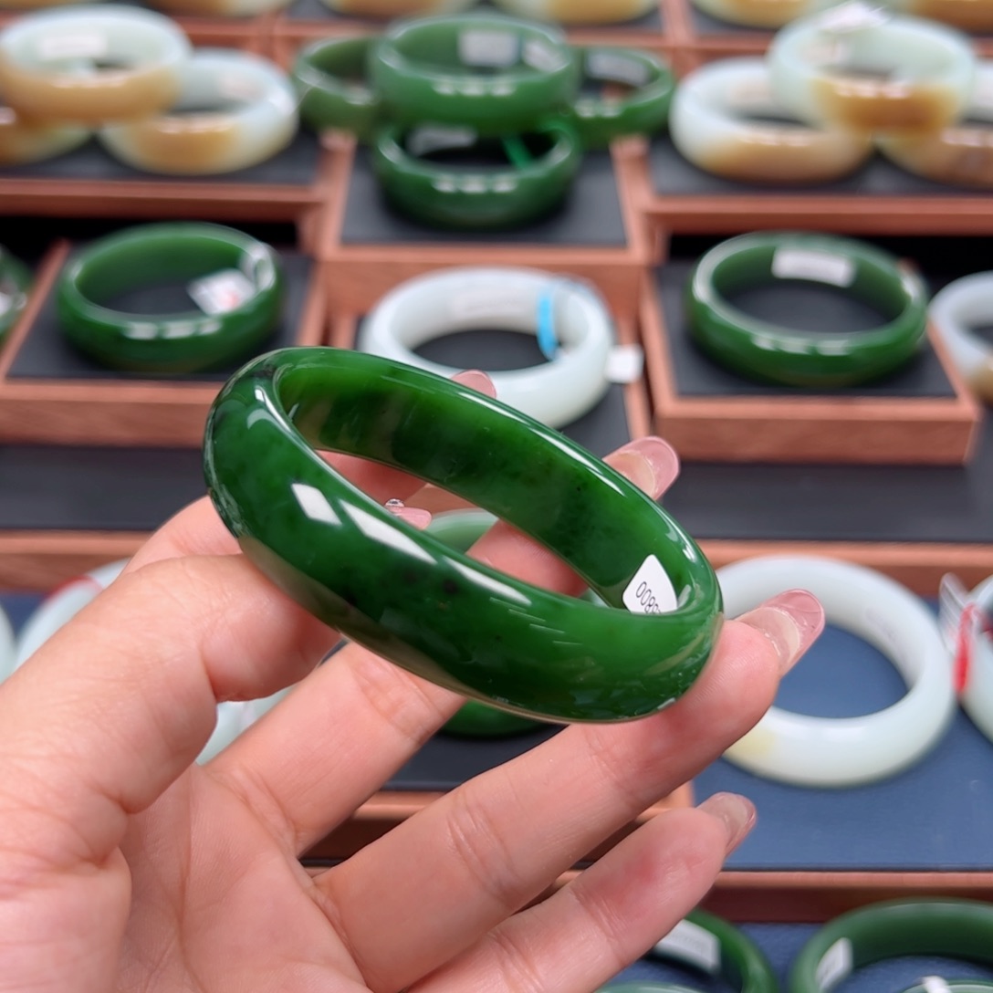 未镶嵌手镯和田玉（碧玉）