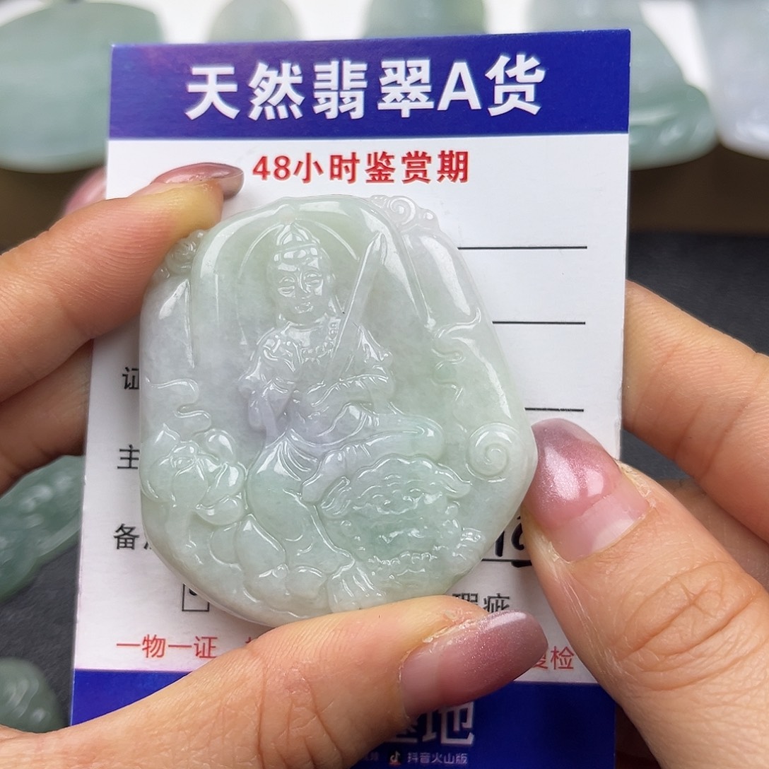 翡翠未镶嵌颈饰     