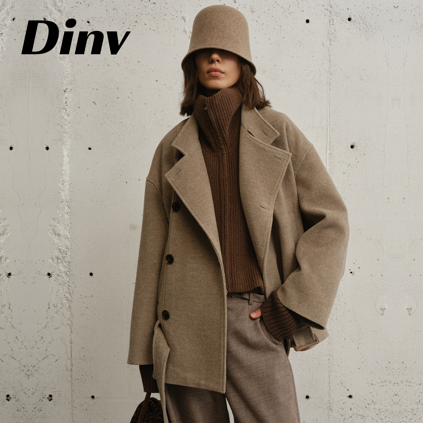 Dinv/全羊毛单面立绒造型感不对称门襟立领系带大衣6117