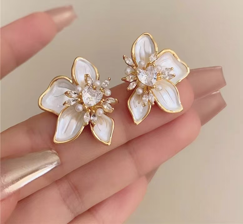 铜合金合成锆石耳饰 海棠花谣~超仙复古氛围感滴油花朵耳钉