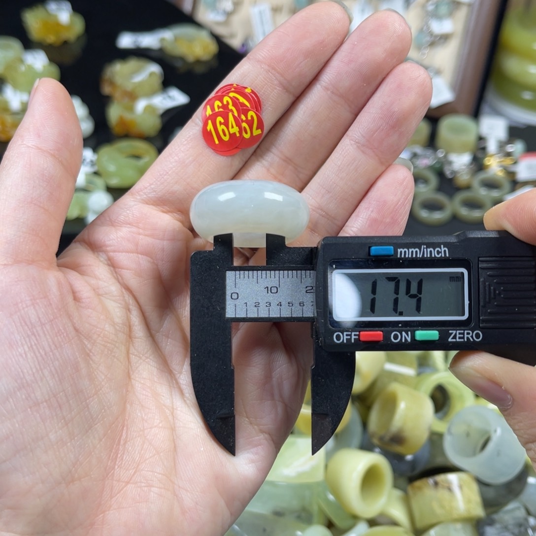 蛇纹石玉未镶嵌戒指