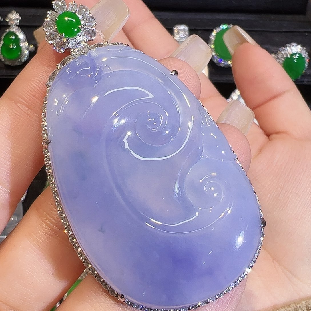 翡翠颈饰18K金镶嵌无垫色大如意