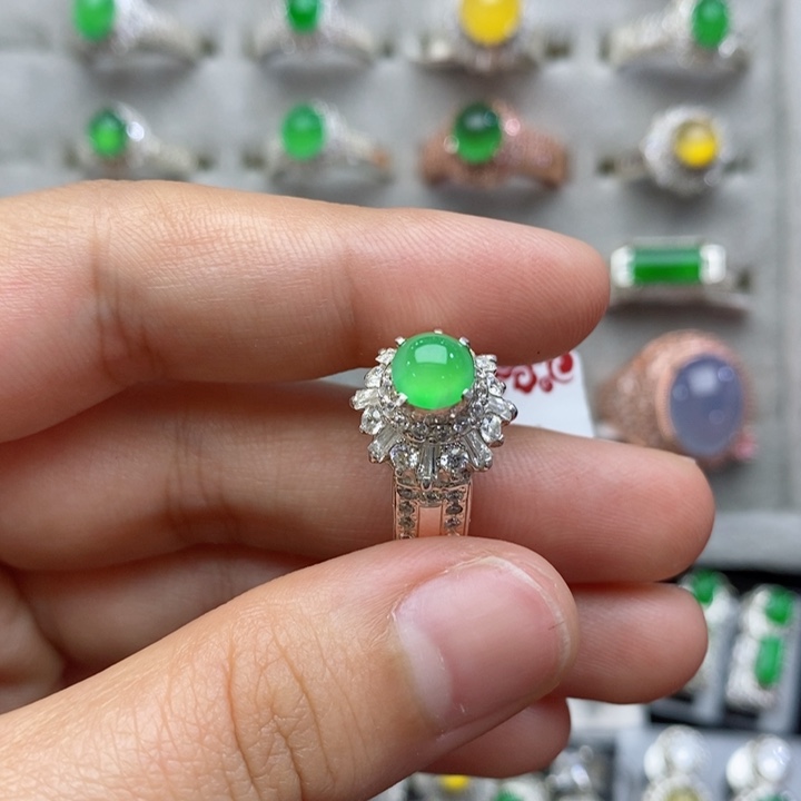 翡翠戒指未镶嵌蛋面