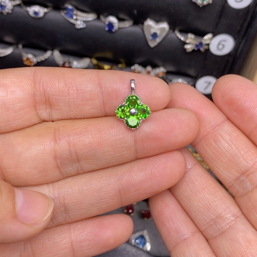 吊坠透辉石银S925镶嵌