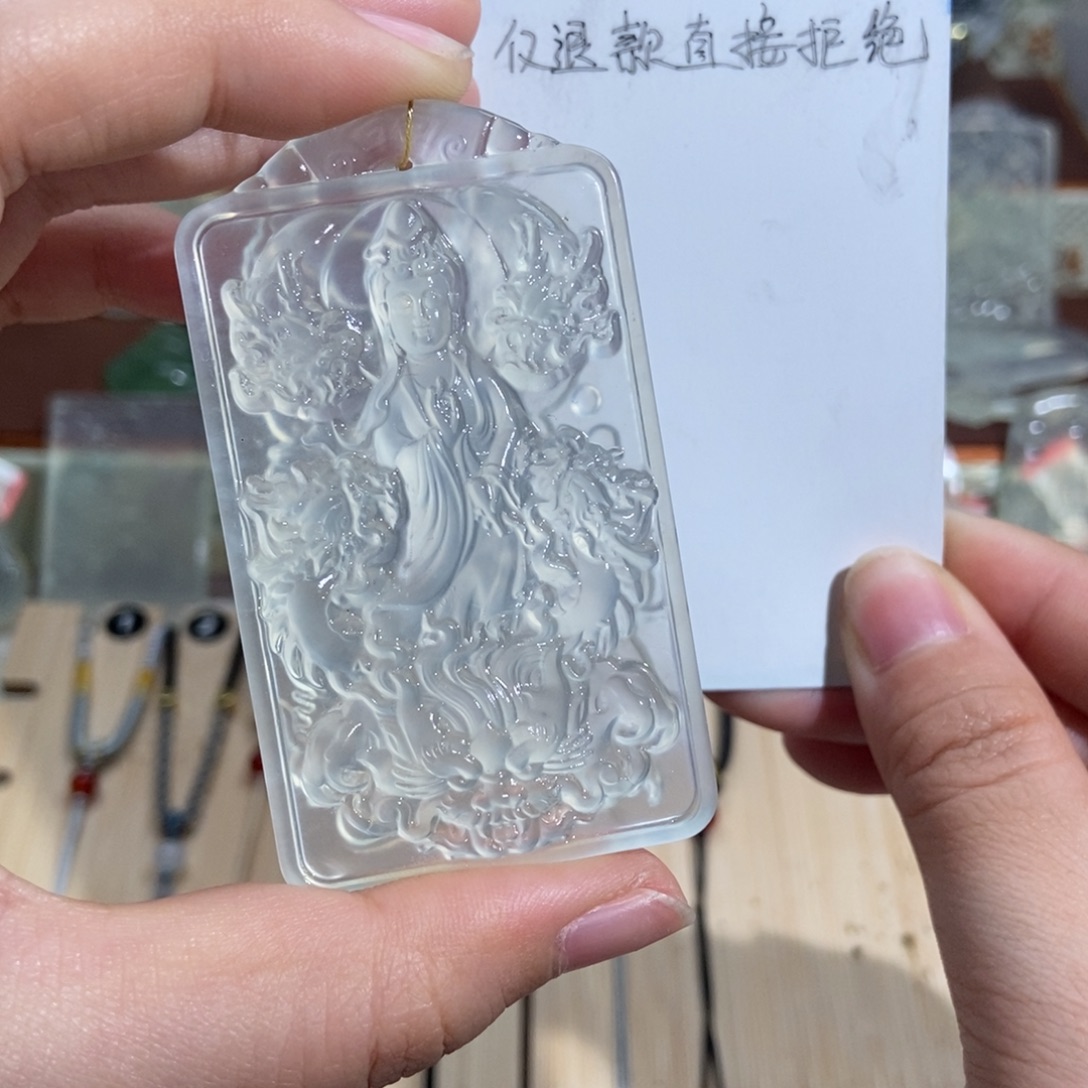 ****.蛇纹石玉未镶嵌颈饰