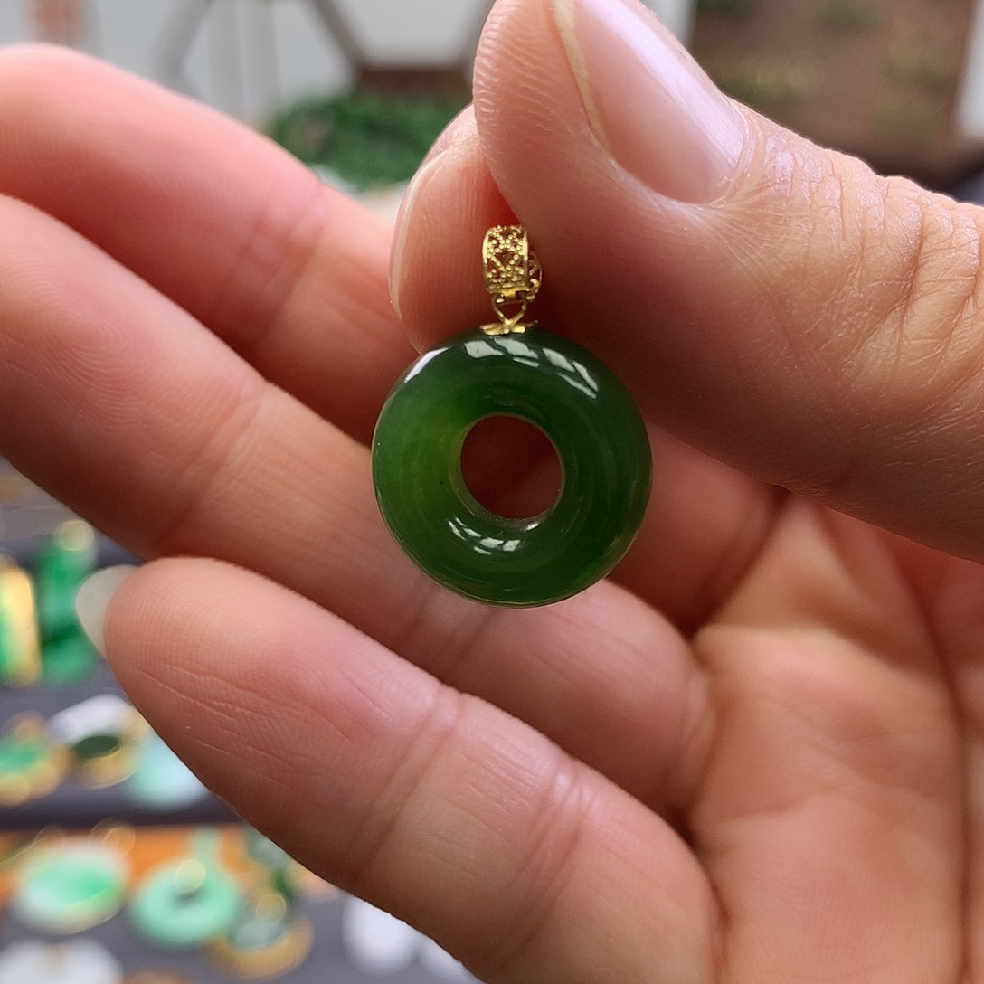 和田玉18K金镶嵌颈饰