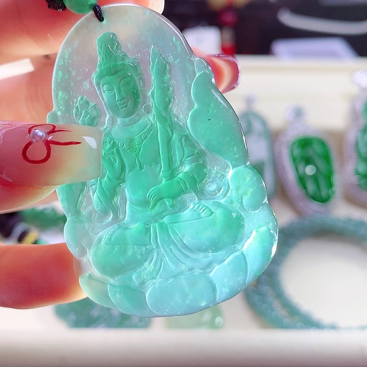 翡翠颈饰未镶嵌天然