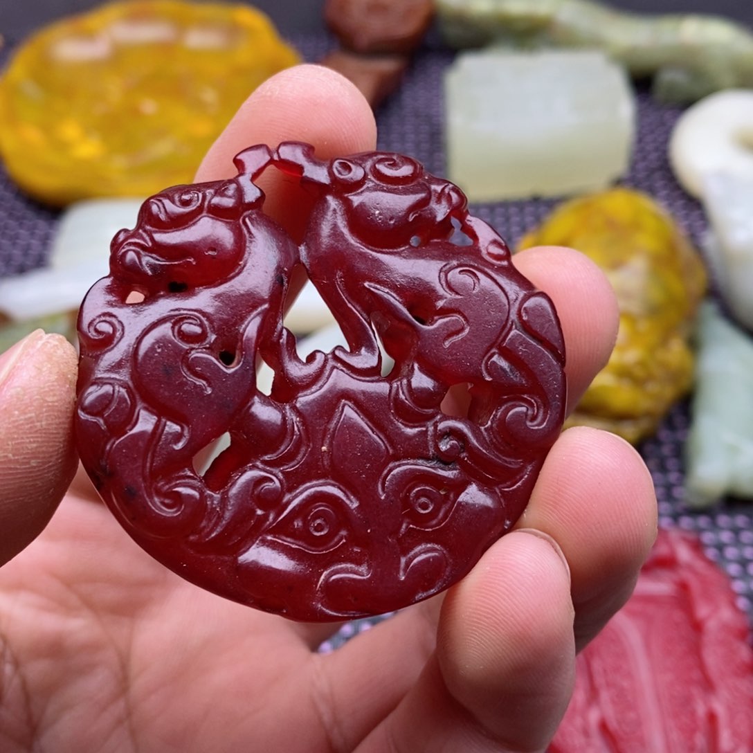 蛇纹石玉颈饰未镶嵌