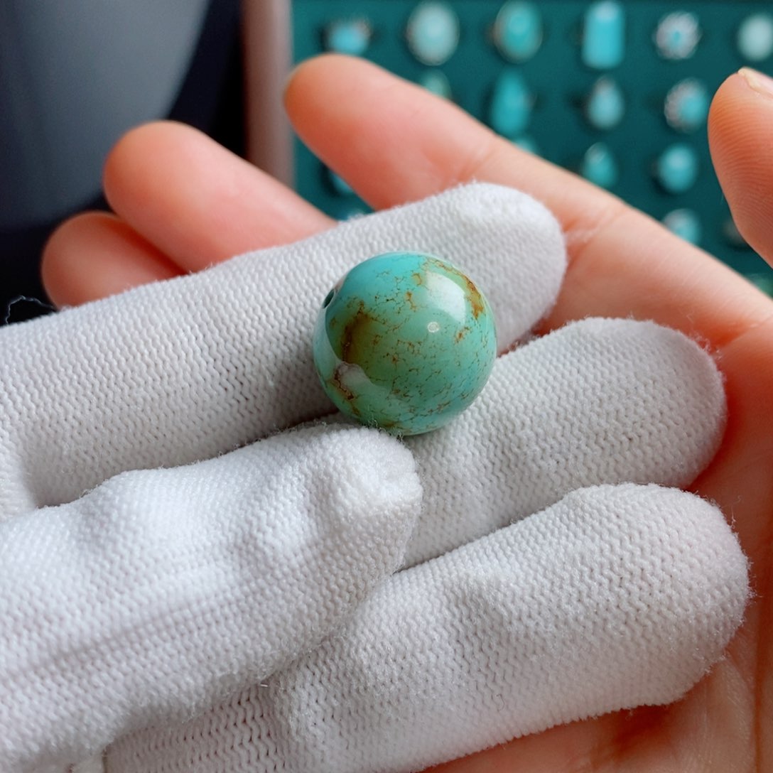 绿松石未镶嵌颈饰C***?