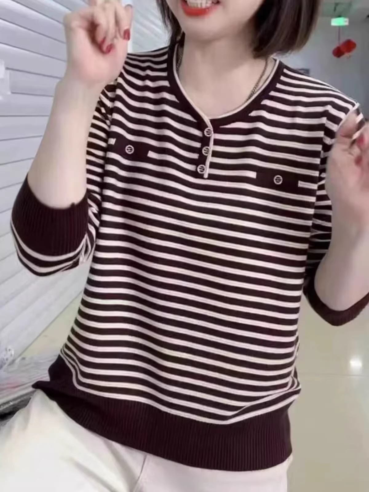 清仓#妈妈装春秋款V领女士薄款套头显年轻拼色气质T恤外穿上衣505