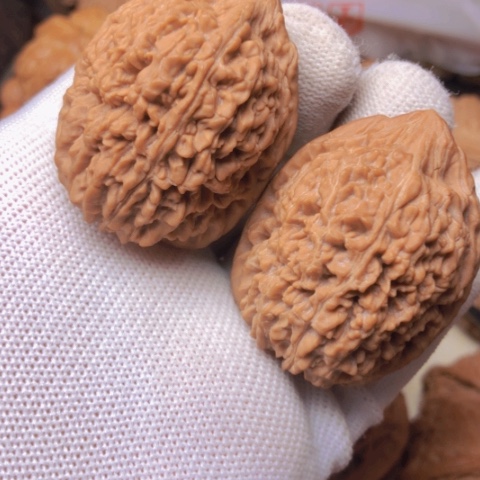 【闪购商品】桃核吊坠大蒜头狮子头