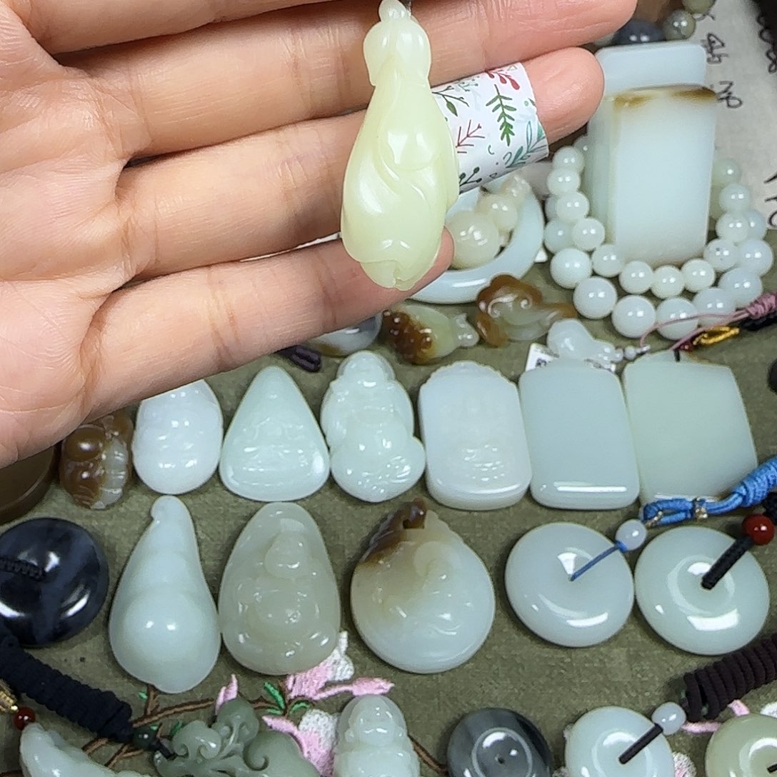 和田玉未镶嵌颈饰