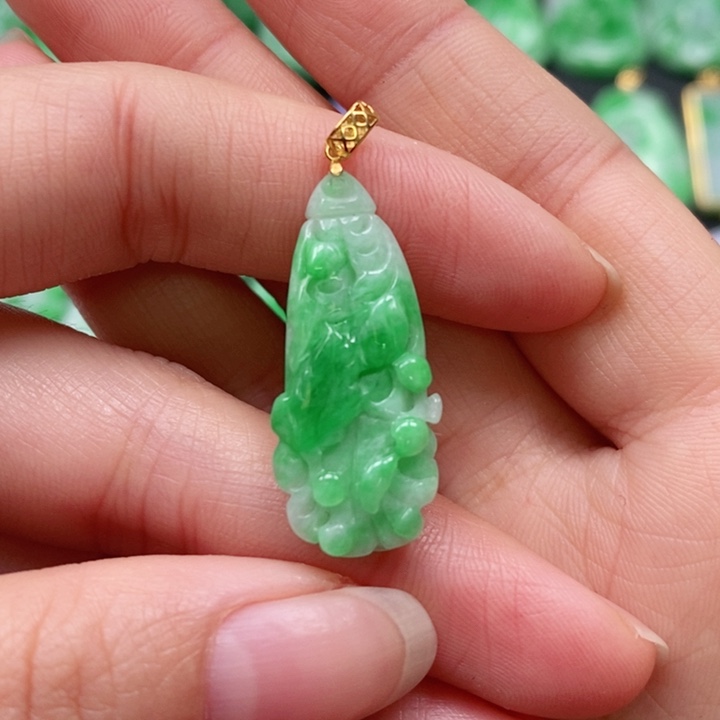 翡翠颈饰未镶嵌吊坠