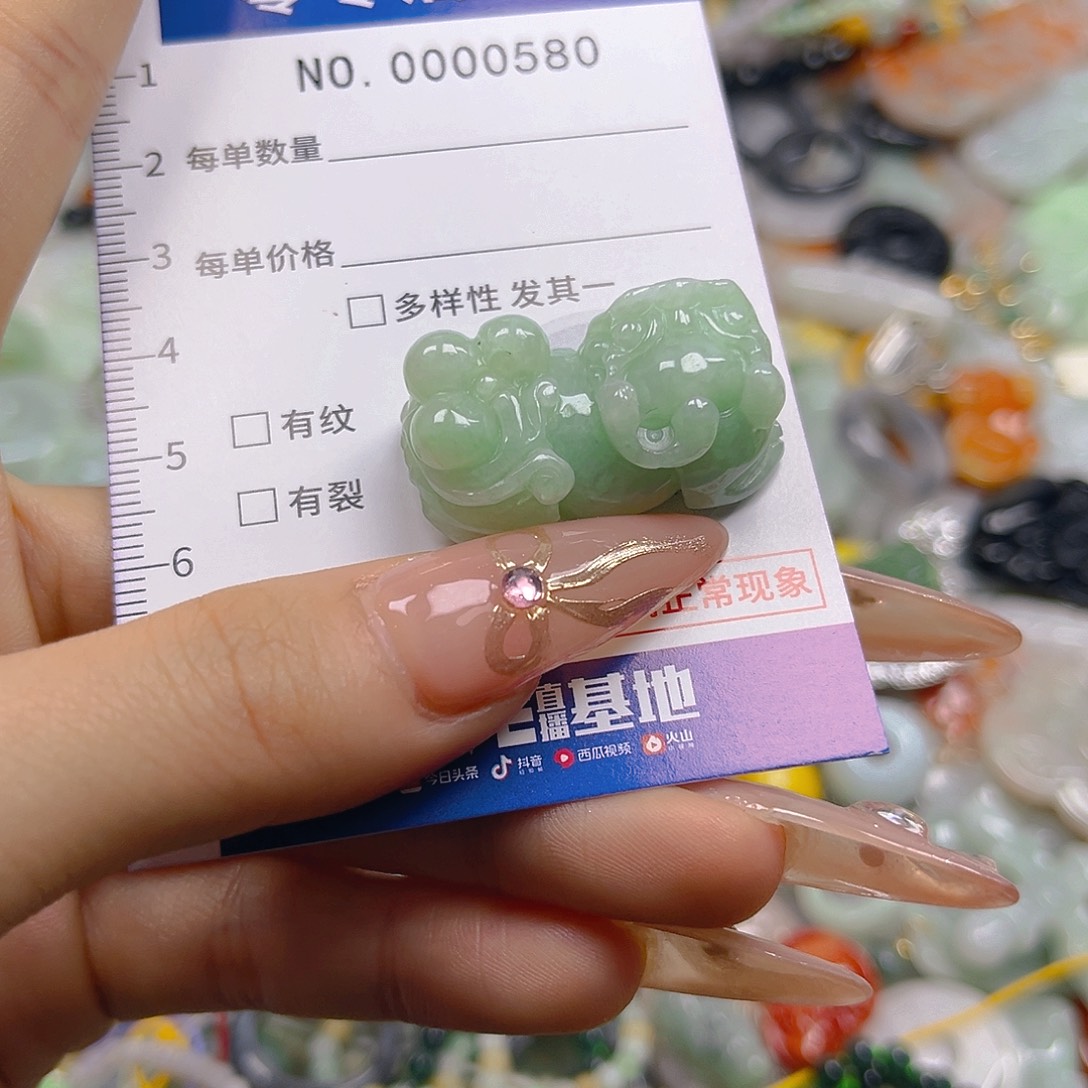 翡翠未镶嵌颈饰hhh