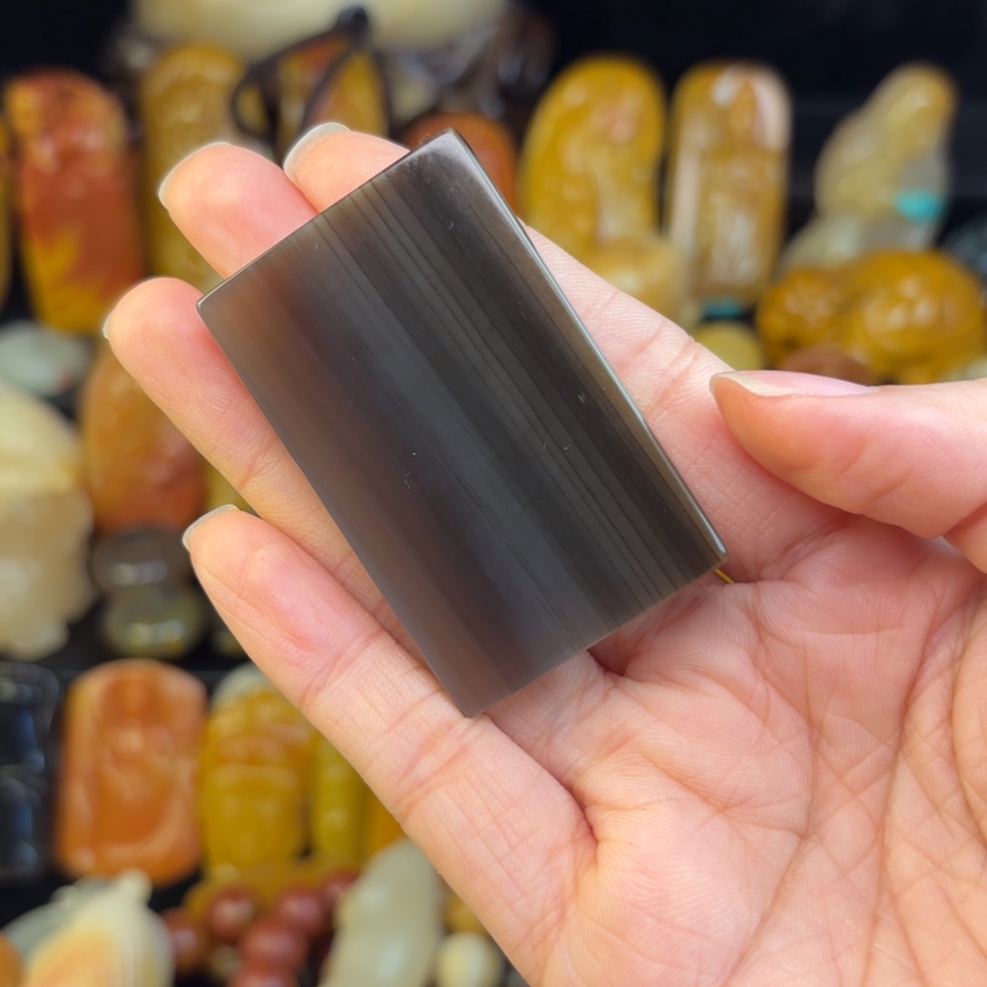 夕***色石英岩玉未镶嵌黄蜡石吊坠