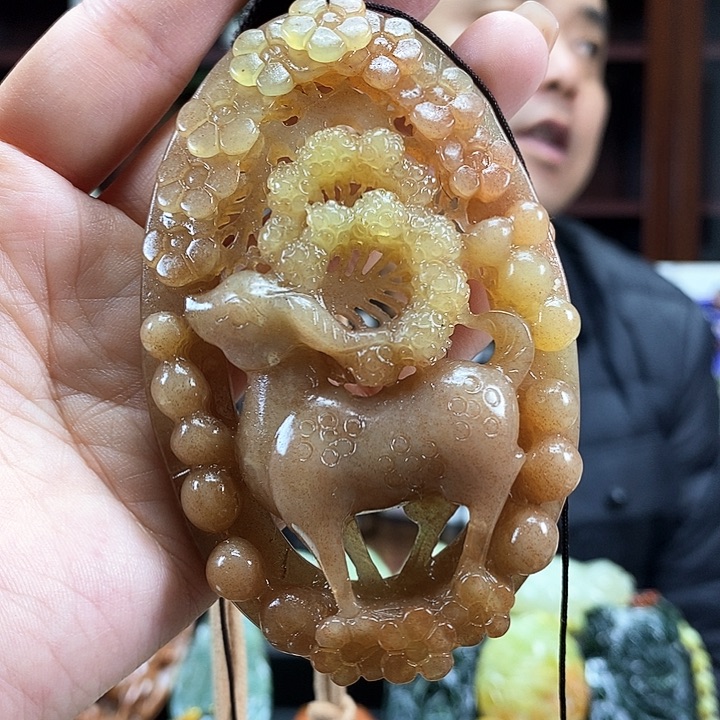 蛇纹石玉吊坠未镶嵌