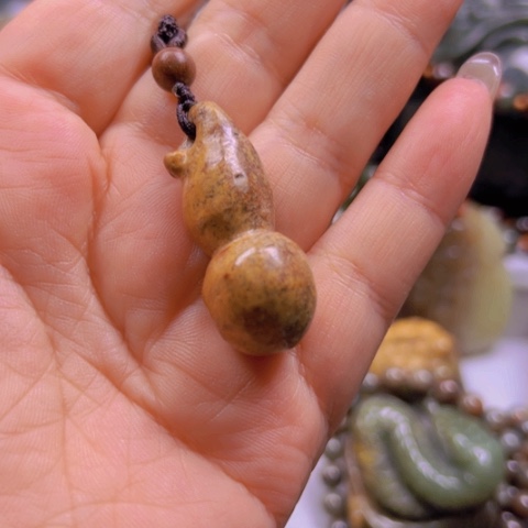 岫岩河磨玉（透闪石质玉）吊坠(不含链)未镶嵌