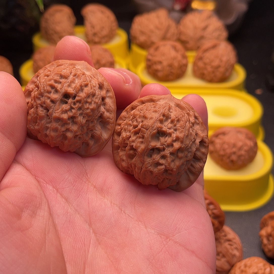 宇***鑫文玩核桃吊坠血麒麟37