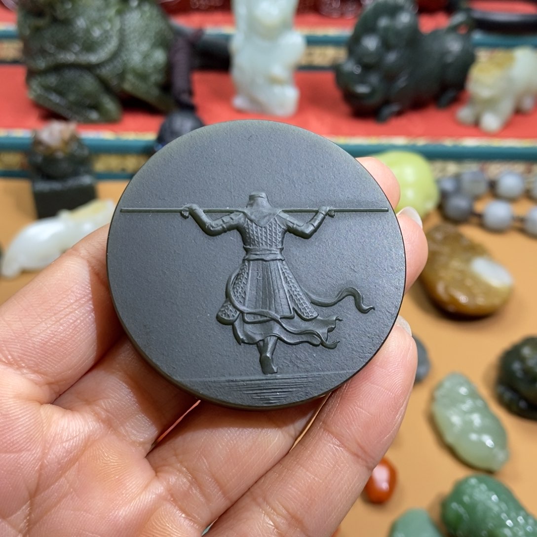 和田玉颈饰未镶嵌定制