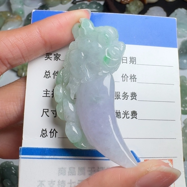 翡翠未镶嵌颈饰龙牙