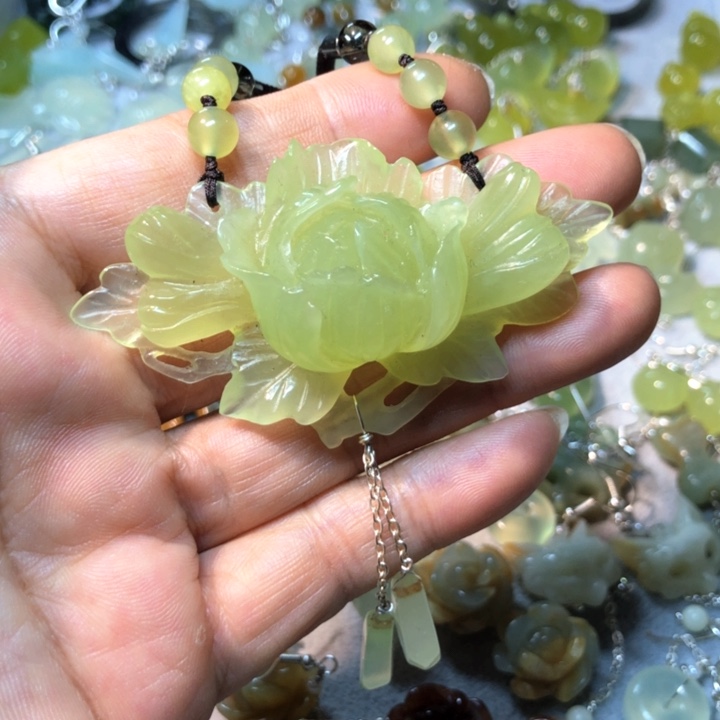 【闪购商品】蛇纹石玉挂件未镶嵌