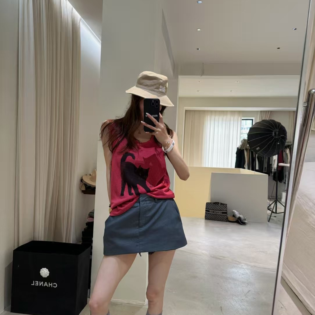 IU INC 无袖夏季别致通勤红色小猫背心吊带百搭休闲