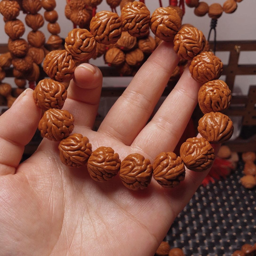 木质类龙纹桃枭手串