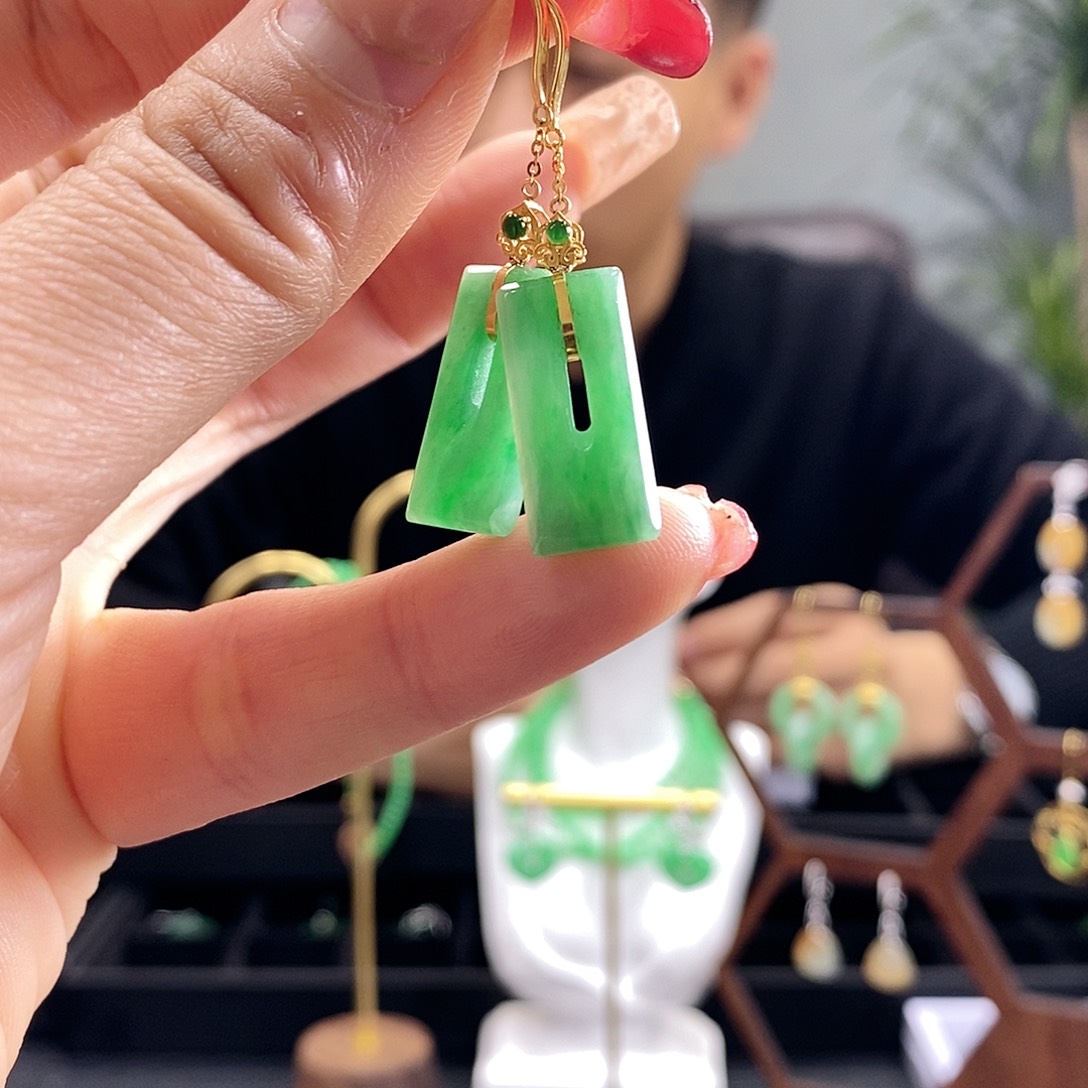 翡翠耳饰18K金镶嵌翡翠