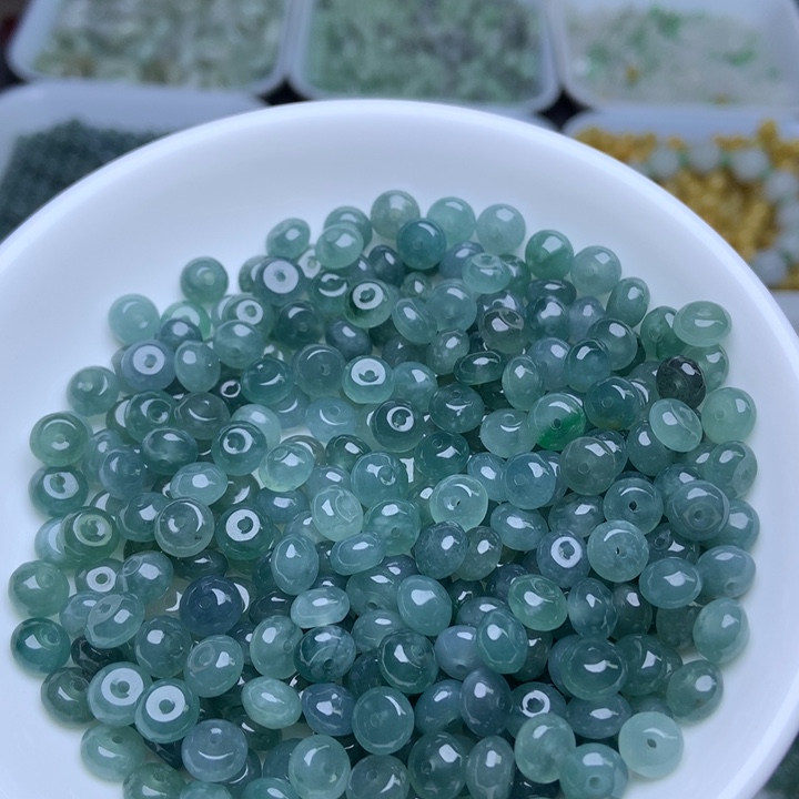 散珠翡翠卡3.5乘6.4冰蓝水鼓珠50个（单圈手链）