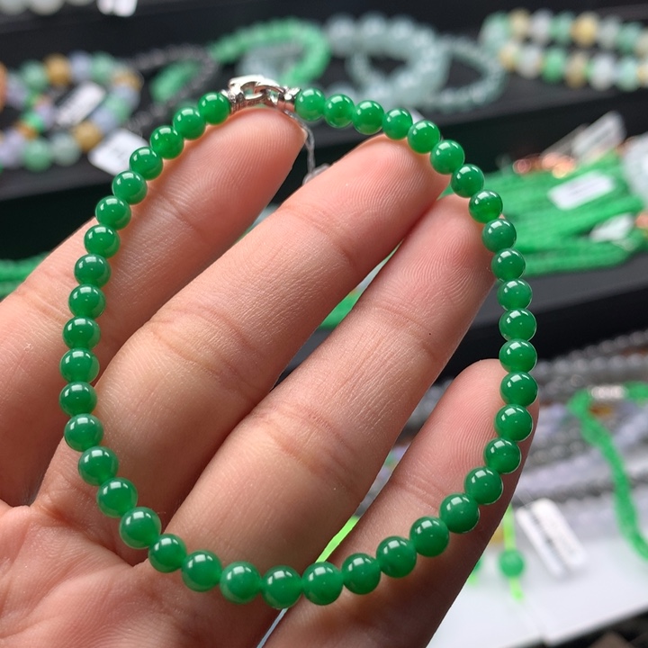 翡翠手镯未镶嵌卡