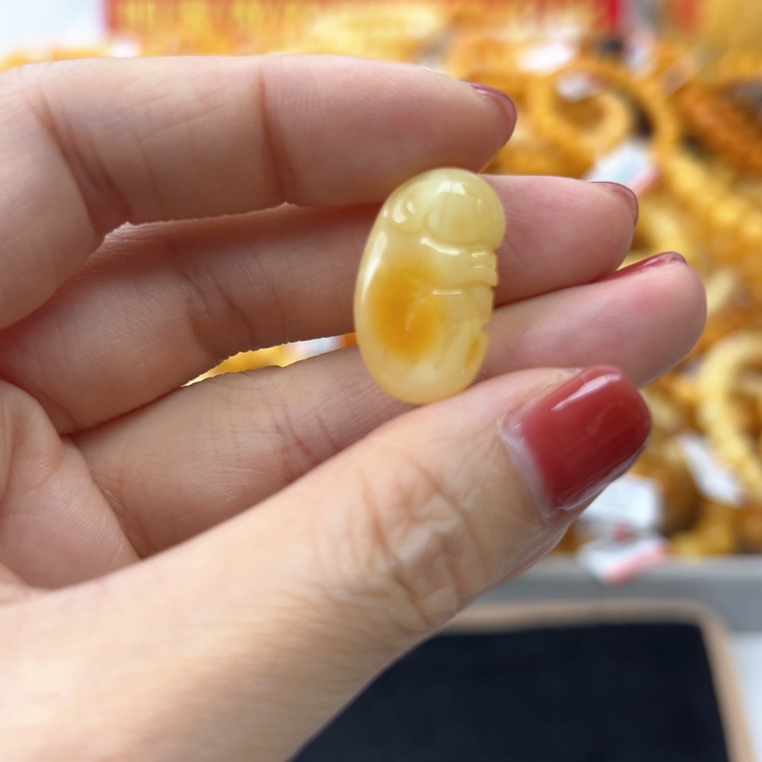 琥珀珠宝奇石未镶嵌