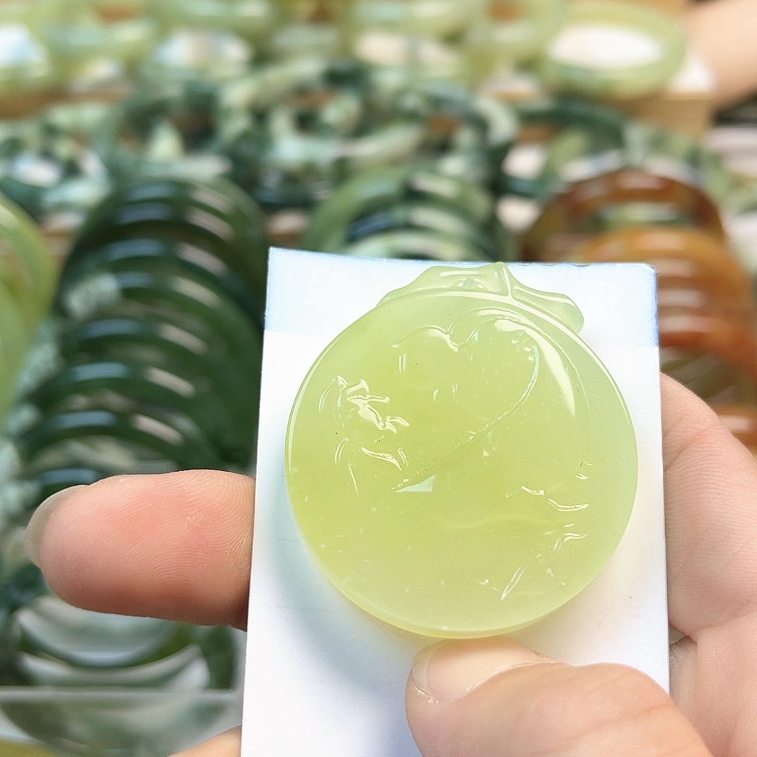 未镶嵌透闪石-蛇纹石玉手镯