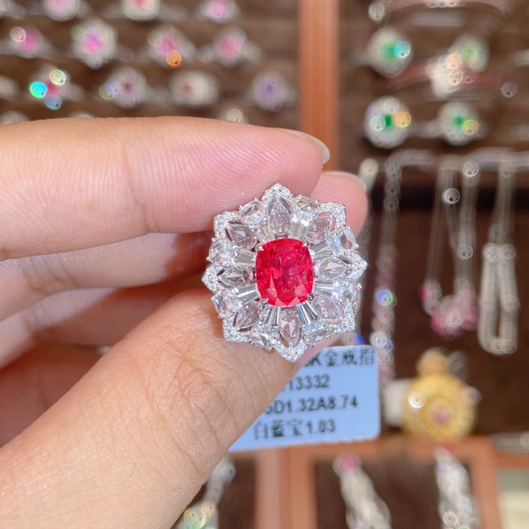 尖晶石戒指18K金镶嵌1.75ct 绝地