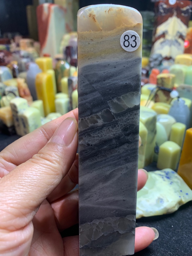 临安昌化石：老蜂窝冻三采。3.0×3.0×13。