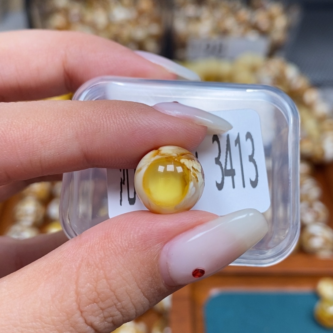 蜜蜡未镶嵌珠宝奇石3413