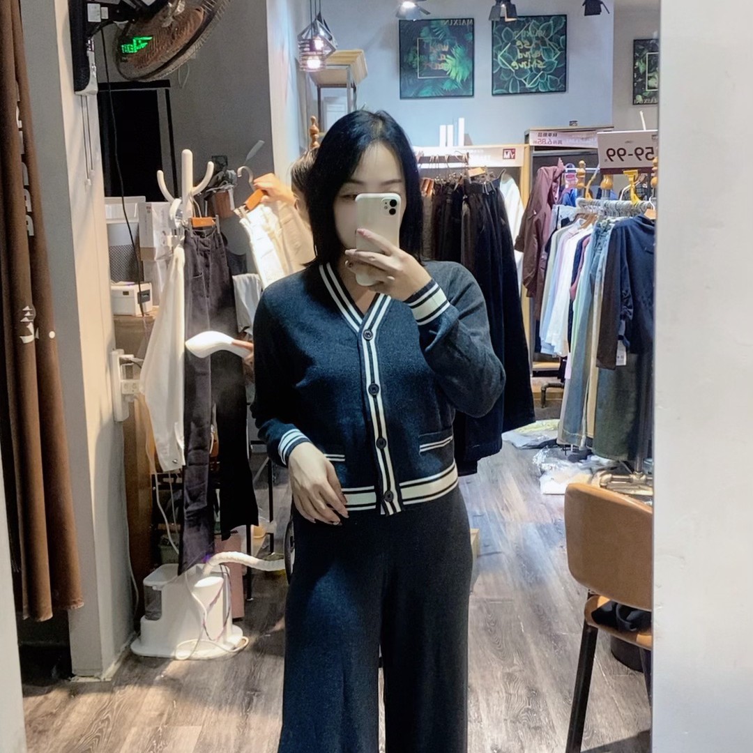 针织V领保暖长袖薄款开衫款毛衣休闲短款时尚短外套