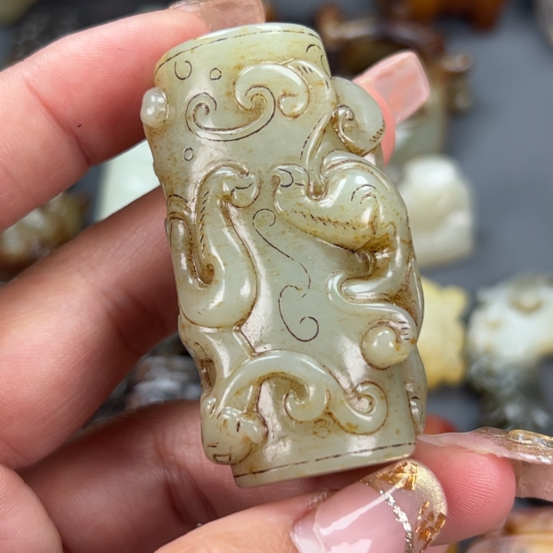 和田玉颈饰未镶嵌山**旧