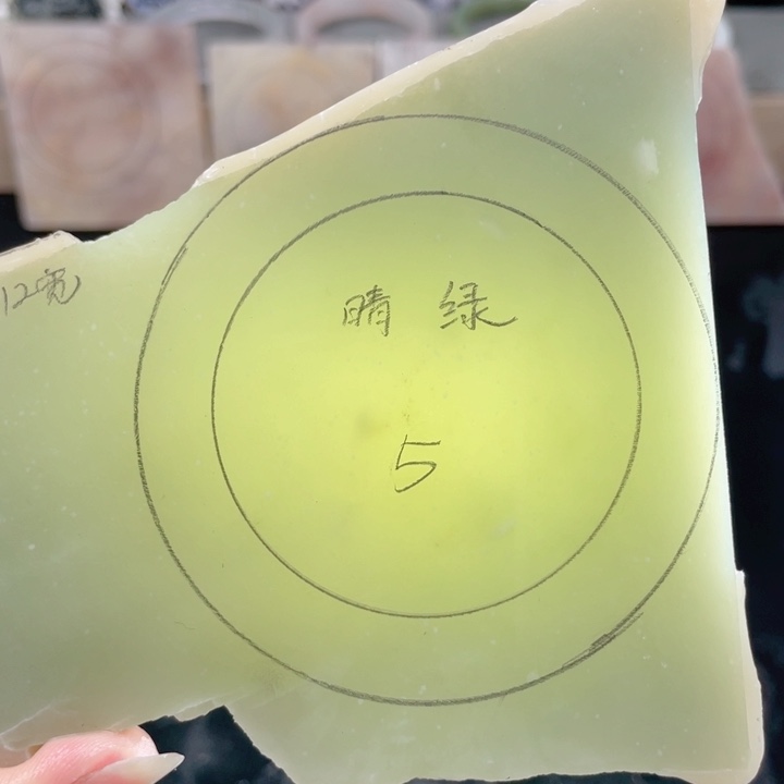 和田玉未镶嵌手镯定制