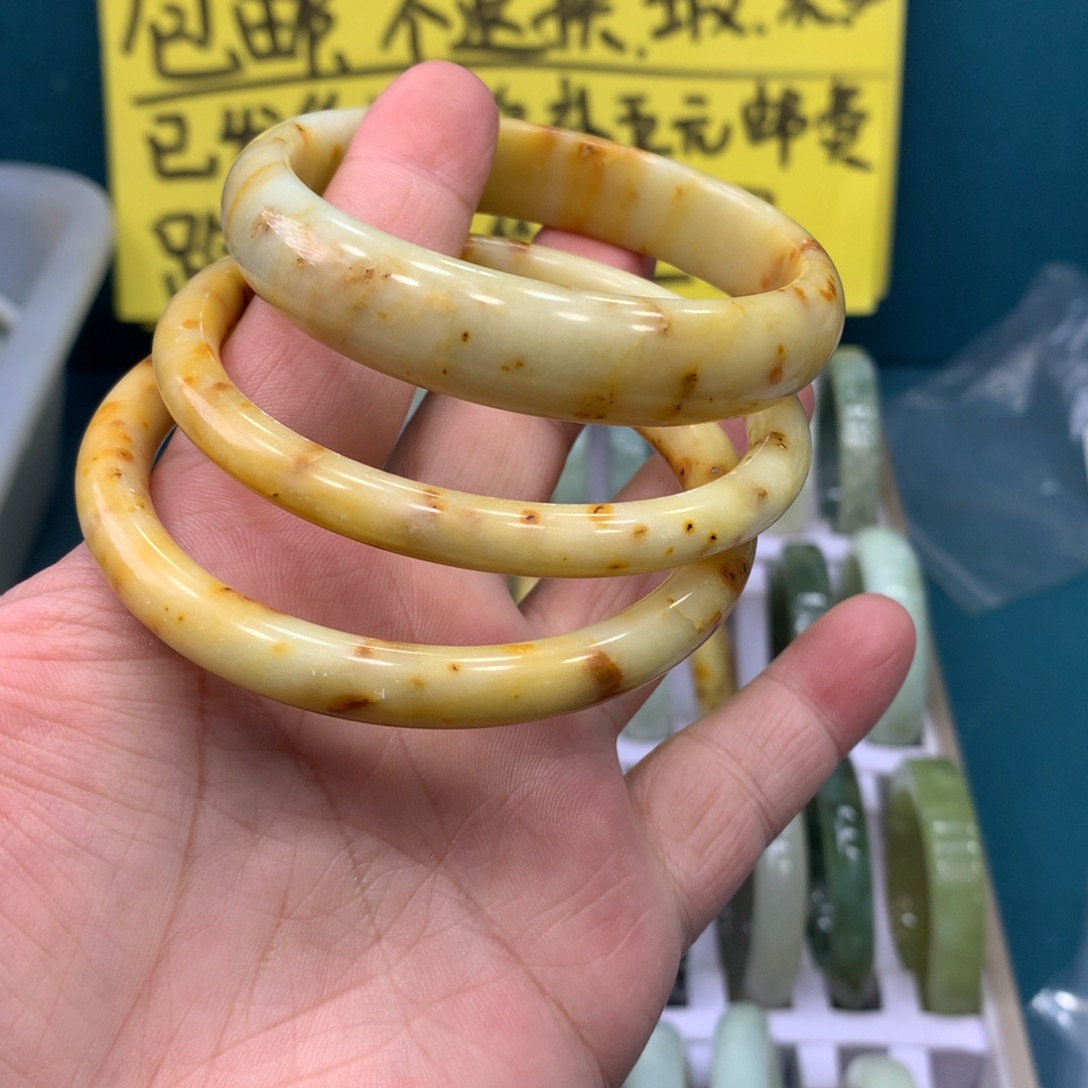 ****༻蛇纹石玉未镶嵌手镯