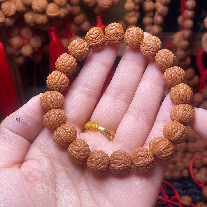 木质类龙纹桃枭挂件