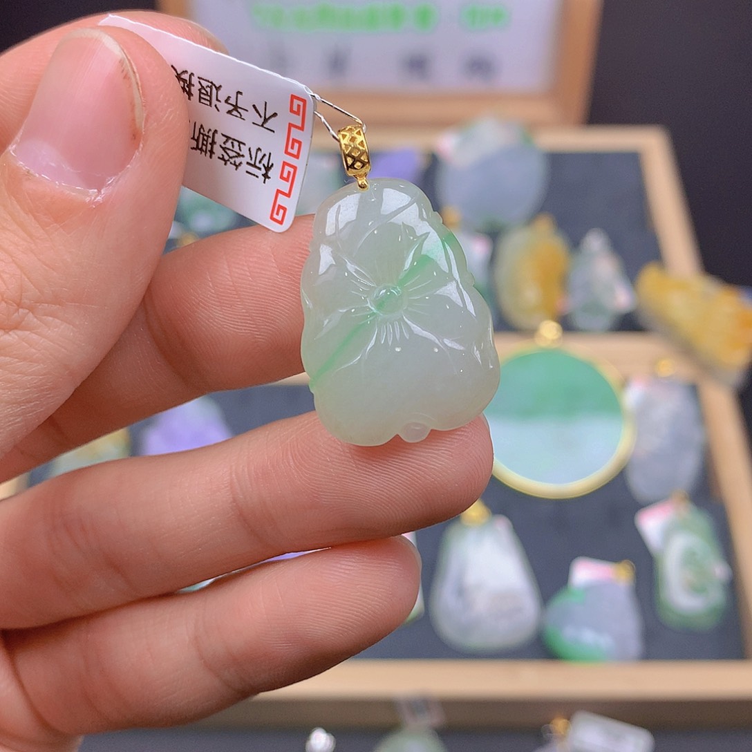 翡翠颈饰18K金镶嵌翡翠