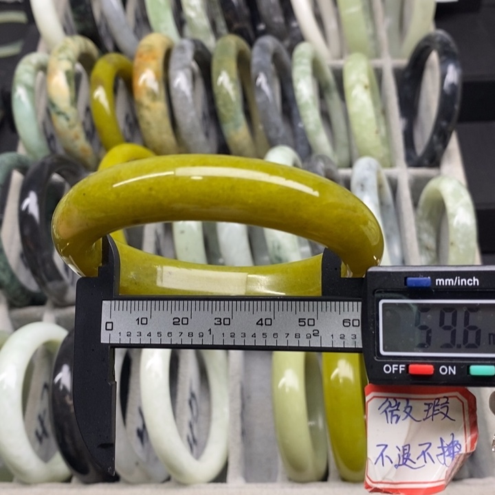 蛇纹石玉手镯46未镶嵌