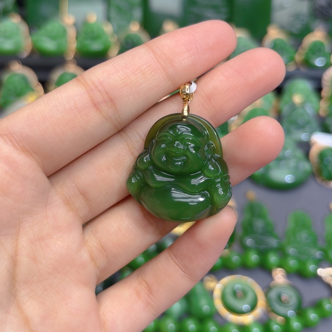 颈饰18K金镶嵌和田玉（碧玉）