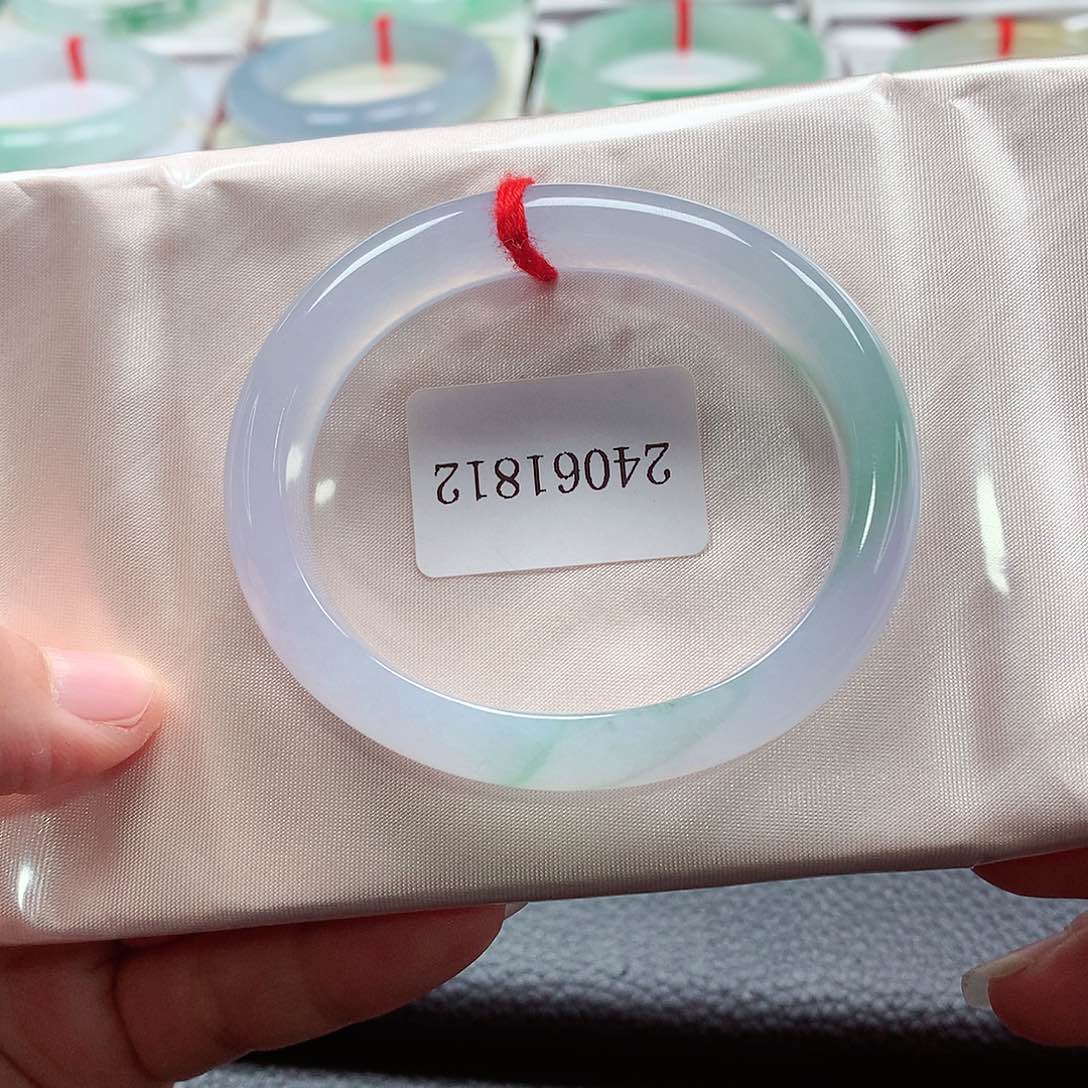 翡翠手镯（贵妃镯）未镶嵌天然A货翡翠手镯