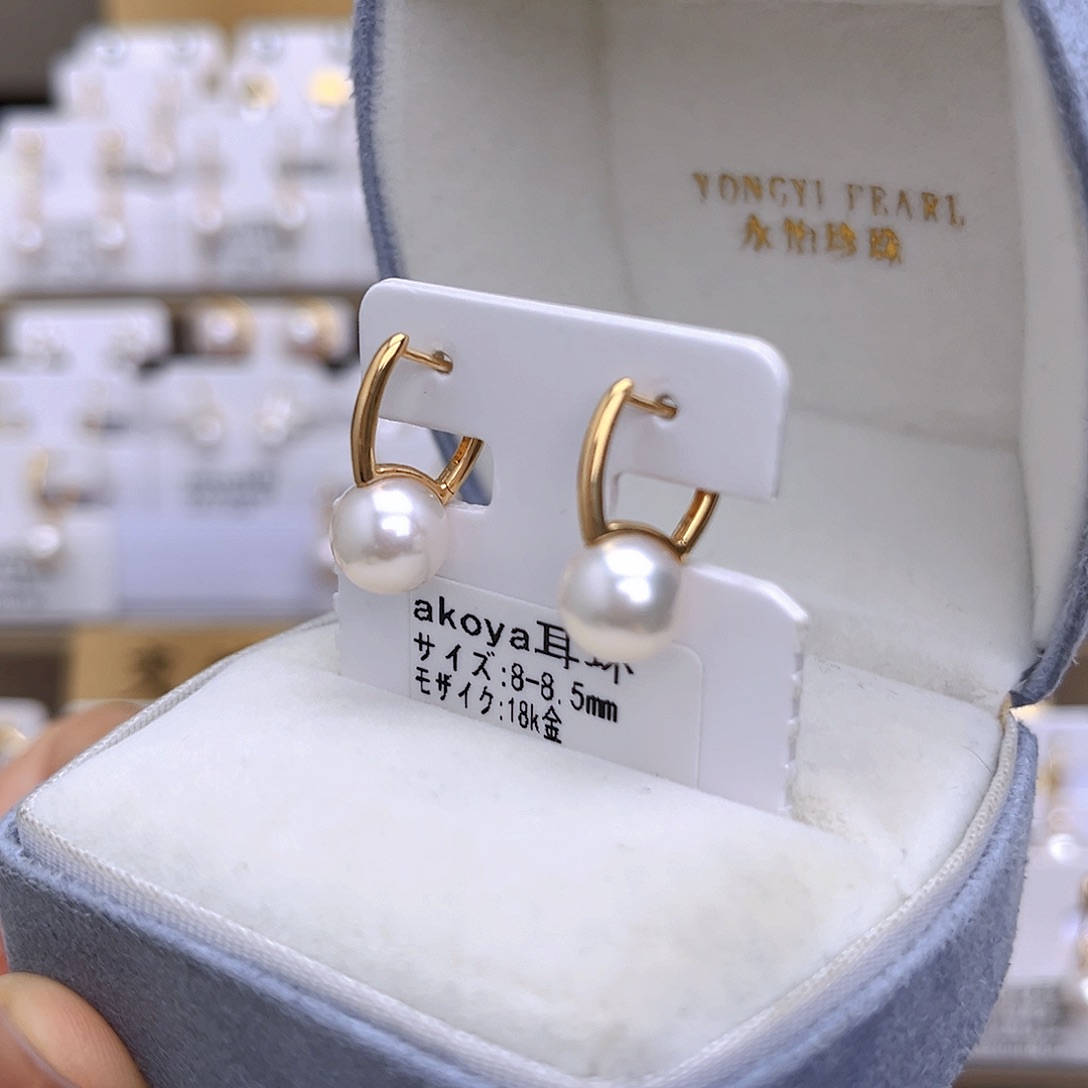 18K金镶嵌海水珍珠耳饰