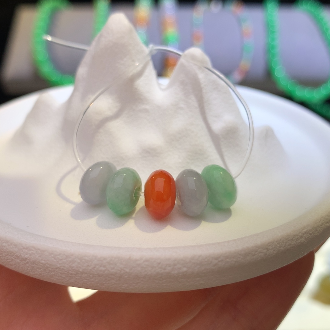 翡翠散珠我****?一组五颗 63