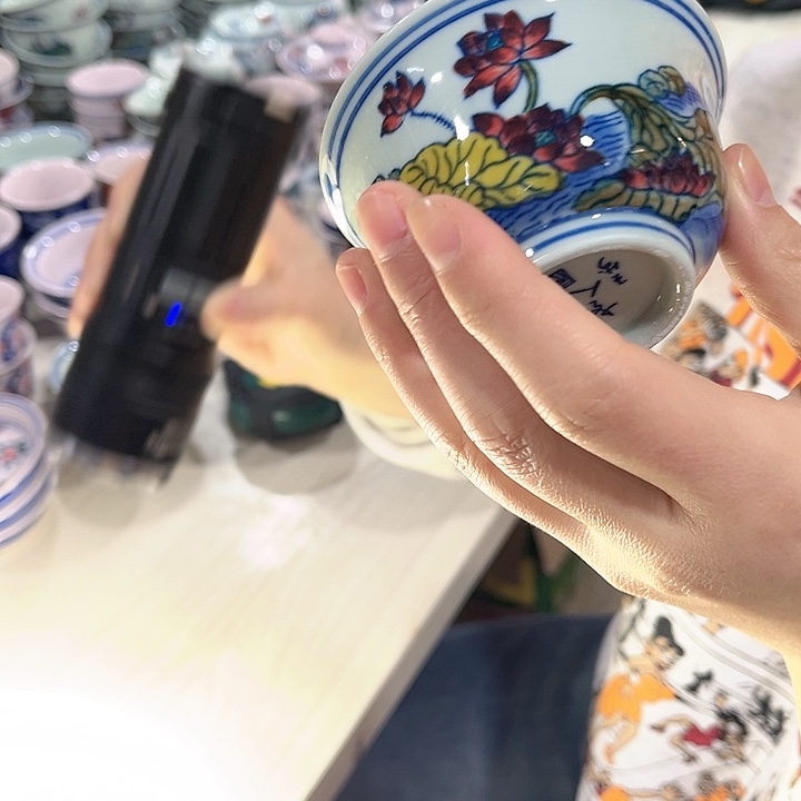 瓷片////景德镇陶瓷杯子。绿。